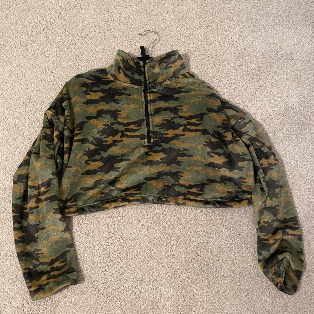 Urban cropped camo pullover